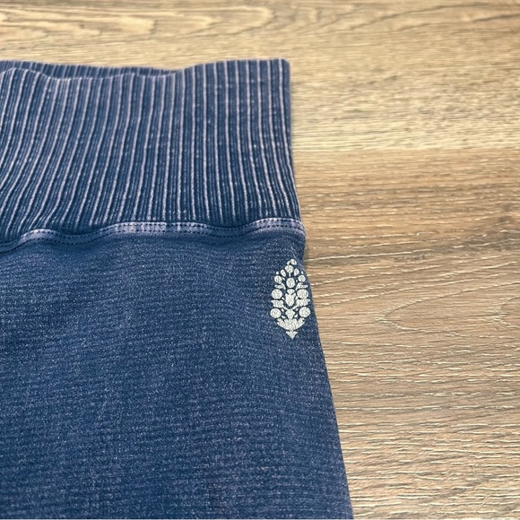 Free People Movement High-Rise 7/8 Length Good Karma Legging XS-SMALL - Picture 3 of 11